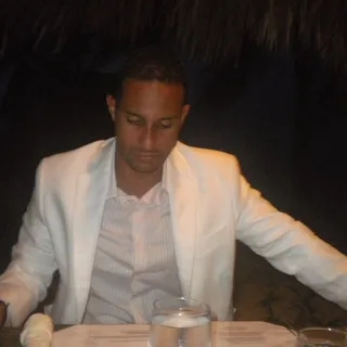 Luis R.
