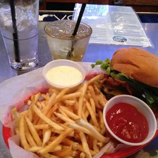 Bacon cheeseburger with guacamole yum!