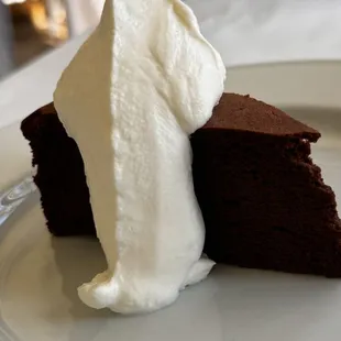 Flour less chocolate cake