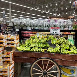 GOLDEM RIPE BANANAS