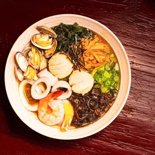 Pork &amp; Seafood Broth Thin Curly Noodles.