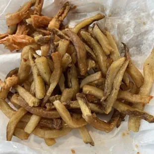 Ordered a shrimp platter from Zydeco&apos;s and this is what I got for French Fries. Who serves food like this?