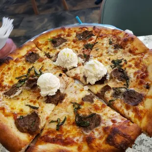 Raining  meatballs pizza