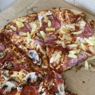 Half pepperoni and mushroom and half Hawaiian