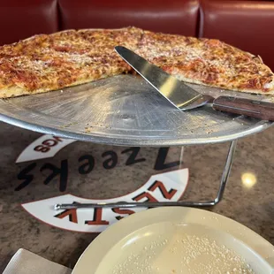 16 inch cheese pizza.