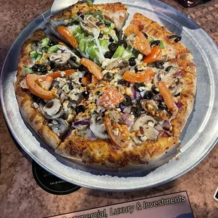 Vegetarian pizza (1/2 mushroom, onions/ 1/2 green peppers, mushrooms).