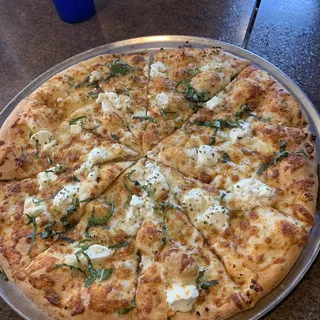 White Sauce Chicken Pizza