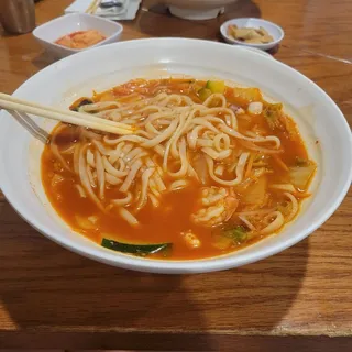 Spicy Seafood Thick Noodle Soup